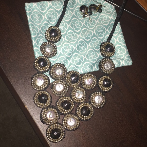 Necklace and earrings set - Picture 1 of 3